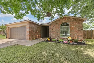 1611 Berry Dr, Cleburne, TX 76033 - Photo 4