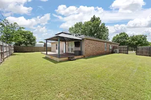 1611 Berry Dr, Cleburne, TX 76033 - Photo 2