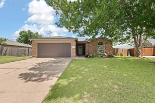 1611 Berry Dr, Cleburne, TX 76033 - Photo 1