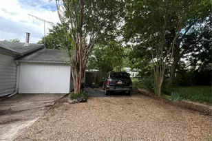 400 Edgefield Dr, Garland, TX 75040 - Photo 4