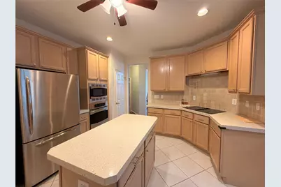 120 Stonecreek Drive, Irving, TX 75063 - Photo 10