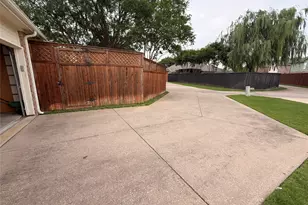 120 Stonecreek Dr, Irving, TX 75063 - Photo 28