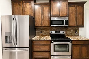 3211 Main St, Granbury, TX 76049 - Photo 2