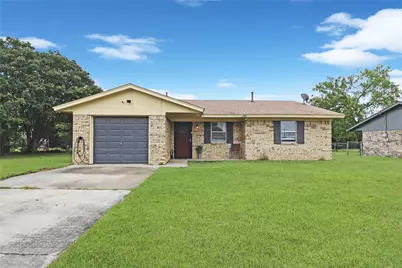 1914 Floral Drive, Gainesville, TX 76240 - Photo 1