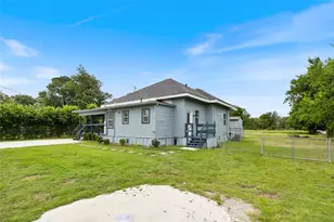 4305 Templeton St, Greenville, TX 75401 - Photo 2