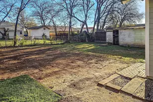 110 Ramsey Ave, Cleburne, TX 76031 - Photo 26