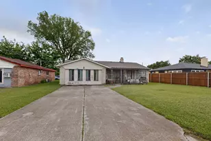 821 Cherry Hills Dr, Lancaster, TX 75134 - Photo 38