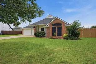 806 Birch Cir, Van Alstyne, TX 75495 - Photo 2