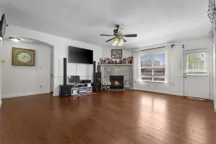 300 Comiskey Ct, Saginaw, TX 76179 - Photo 4