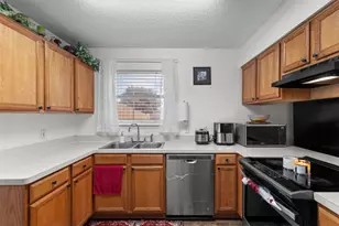300 Comiskey Ct, Saginaw, TX 76179 - Photo 10