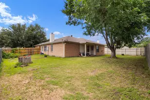 300 Comiskey Ct, Saginaw, TX 76179 - Photo 24