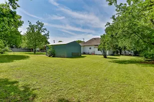 410 3rd St, Whitesboro, TX 76273 - Photo 32
