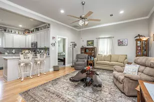 410 3rd St, Whitesboro, TX 76273 - Photo 2