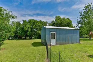 410 3rd St, Whitesboro, TX 76273 - Photo 34