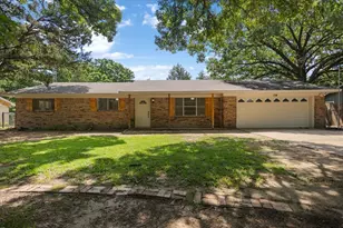 104 Royal Ln, Edgewood, TX 75117 - Photo 2