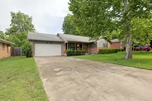 1419 Hillcrest Dr, Sherman, TX 75092 - Photo 2