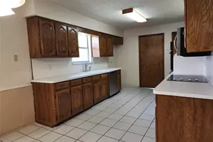 1201 Dandelion Dr, Garland, TX 75043 - Photo 10