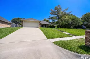 10104 Stoneleigh Dr, Benbrook, TX 76126 - Photo 2