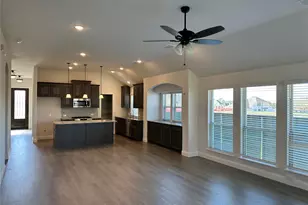 805 Twisted Leaf Ln, Little Elm, TX 76227 - Photo 2