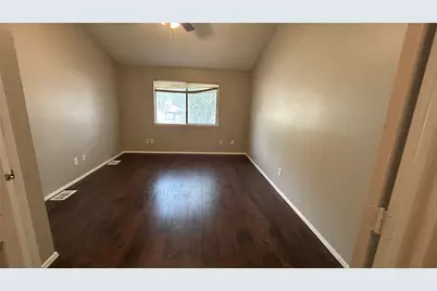 557 Hunters Glen Street, Lewisville, TX 75067 - Photo 4