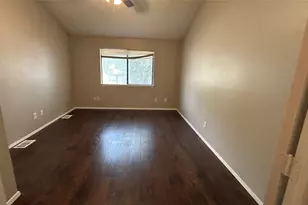 557 Hunters Glen St, Lewisville, TX 75067 - Photo 4