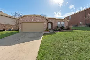 2528 Big Spring Dr, Fort Worth, TX 76120 - Photo 2