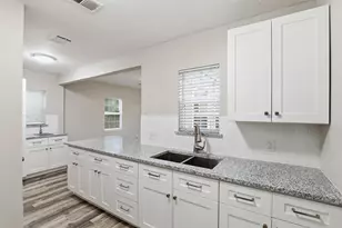 227 S Hampton Rd, Dallas, TX 75208 - Photo 14