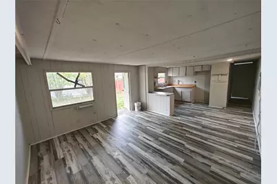 411 E Locust Street, Whitewright, TX 75491 - Photo 6
