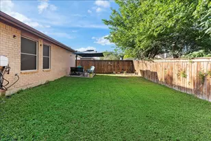 520 Hollyberry Dr, Mansfield, TX 76063 - Photo 18