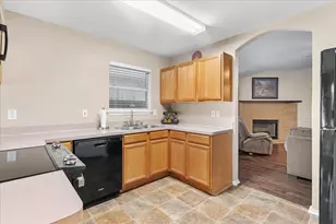 520 Hollyberry Dr, Mansfield, TX 76063 - Photo 6