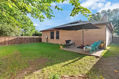 520 Hollyberry Drive, Mansfield, TX 76063 - Photo 2