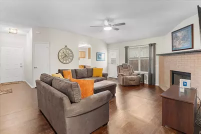 520 Hollyberry Drive, Mansfield, TX 76063 - Photo 4