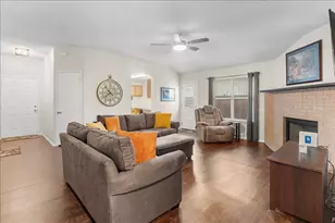 520 Hollyberry Dr, Mansfield, TX 76063 - Photo 4