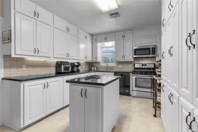 718 Howard Street, Jacksonville, TX 75766 - Photo 10