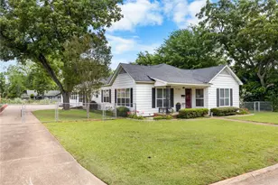 718 Howard St, Jacksonville, TX 75766 - Photo 2