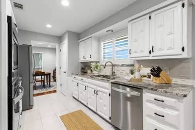 1809 Greenway Drive, Plano, TX 75075 - Photo 16