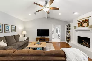 1809 Greenway Dr, Plano, TX 75075 - Photo 8