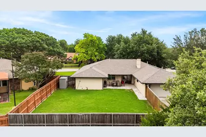 1809 Greenway Drive, Plano, TX 75075 - Photo 2