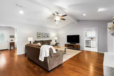 1809 Greenway Drive, Plano, TX 75075 - Photo 10