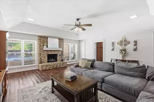 2008 Iron Horse Ct, Arlington, TX 76017 - Photo 6