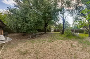 425 Lybrand St, Wills Point, TX 75169 - Photo 10