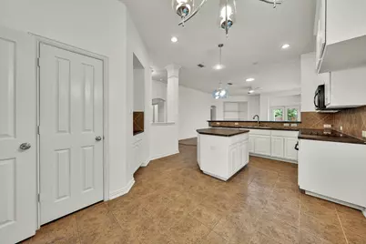 913 Honeysuckle, Grapevine, TX 76051 - Photo 14