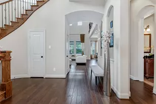 200 San Bernard Dr, Irving, TX 75039 - Photo 6