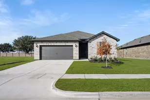 107 Manchester Dr, Cleburne, TX 76031 - Photo 2