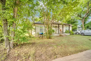 124 Coats St, Waxahachie, TX 75165 - Photo 2