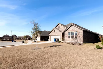 1421 Avalon Court, Celina, TX 75009 - Photo 2