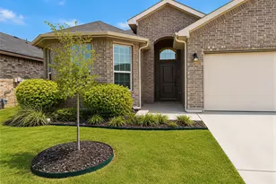 221 Oldcastle Wy, Fort Worth, TX 76052 - Photo 2