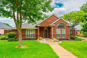 9108 High Oaks Dr, North Richland Hills, TX 76182 - Photo 2