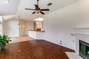 104 Dorsett Dr, Irving, TX 75063 - Photo 10