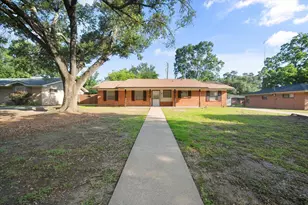 1102 Oaklawn Dr, Corsicana, TX 75110 - Photo 1